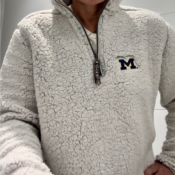 Womens University of Michigan over shirt - Picture 3 of 5
